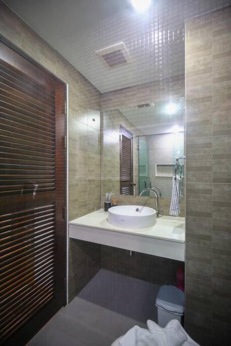 Luxury Living In Heart Of Nimman Apartment Chiang Mai Luaran gambar