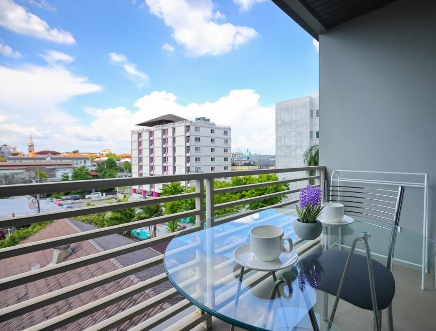 Luxury Living In Heart Of Nimman Apartment Chiang Mai Luaran gambar